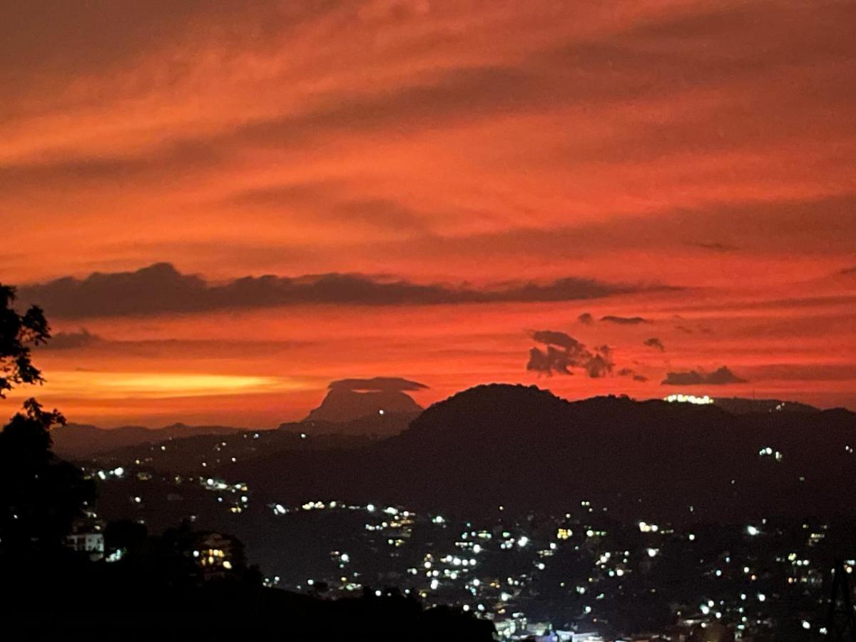 Golden Sky Residence Kandy Esterno foto