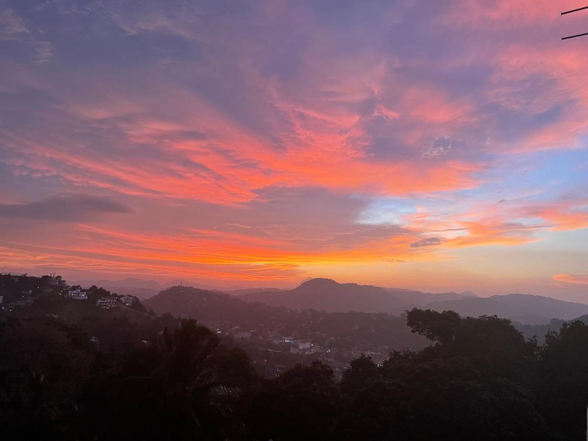 Golden Sky Residence Kandy Esterno foto